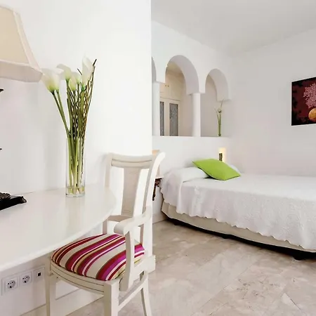 Sleeps 6 Air Con Wifi